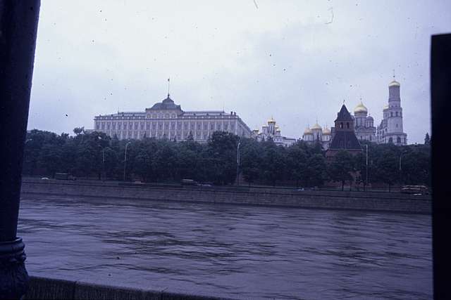 SU90-049