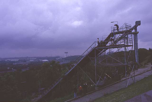 SU90-064