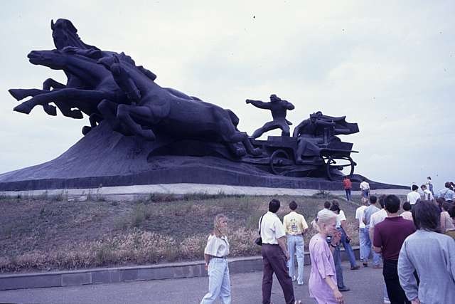 SU90-074