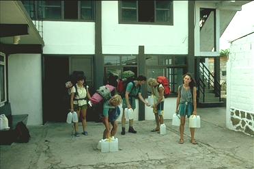 unsere Gruppe auf dem Weg zum Hafen