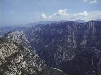 Blick hinab in die Schlucht