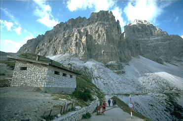 Blick auf Westliche und Große
        Zinne vom Rifugio Auronzo aus